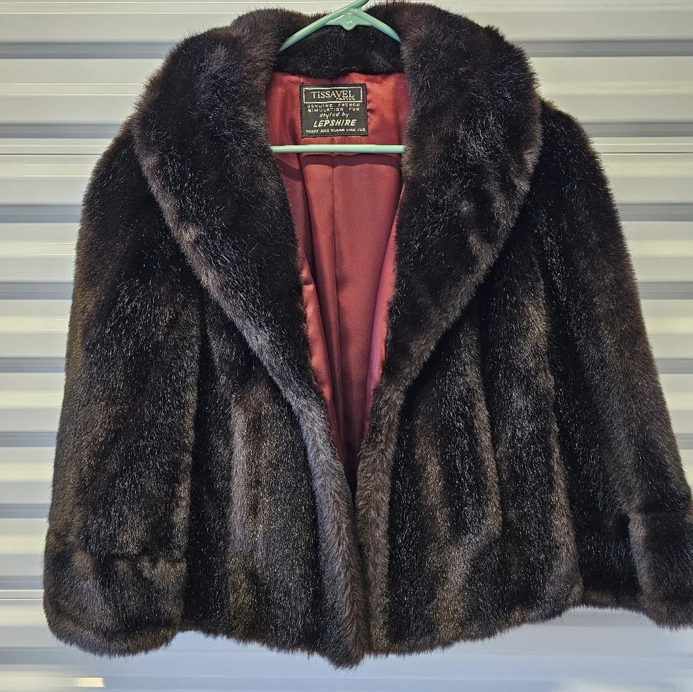 FAUX FUR CAPE STOLE SHAWL SIZE: Medium-Large - Picture 2 of 10